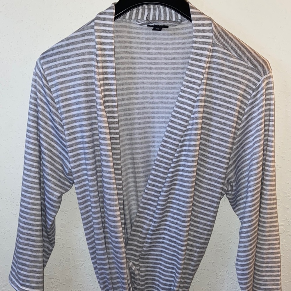 Women’s size medium Tahari, gray and white striped bathrobe p5